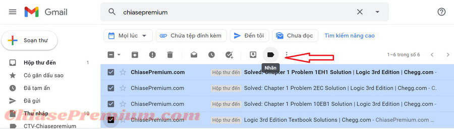 Nhấp chọn vào các email bạn cần sau đó click vào biểu tượng nhãn dán